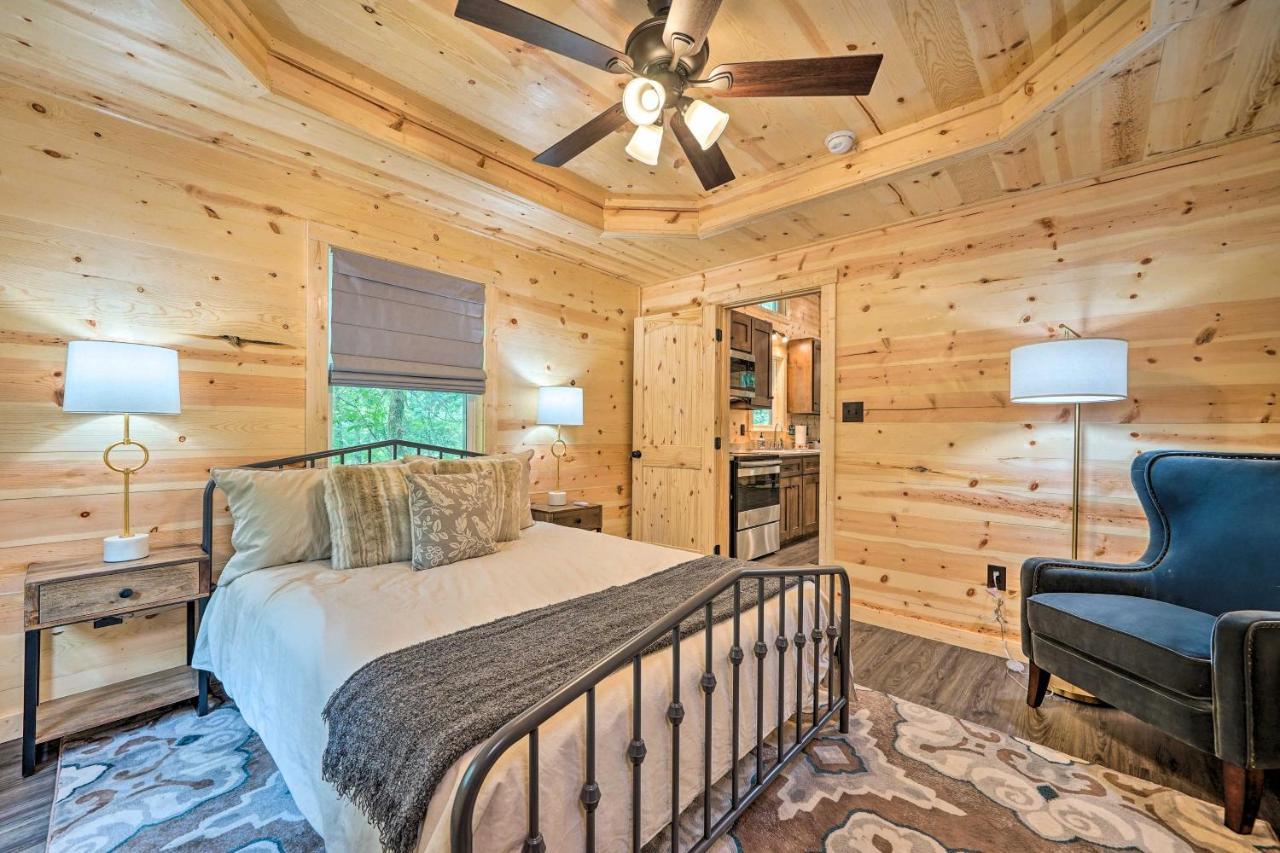 Stylish Cabin By Beavers Bend Hot Tub And Fire Pit ブロークン・ボウ エクステリア 写真