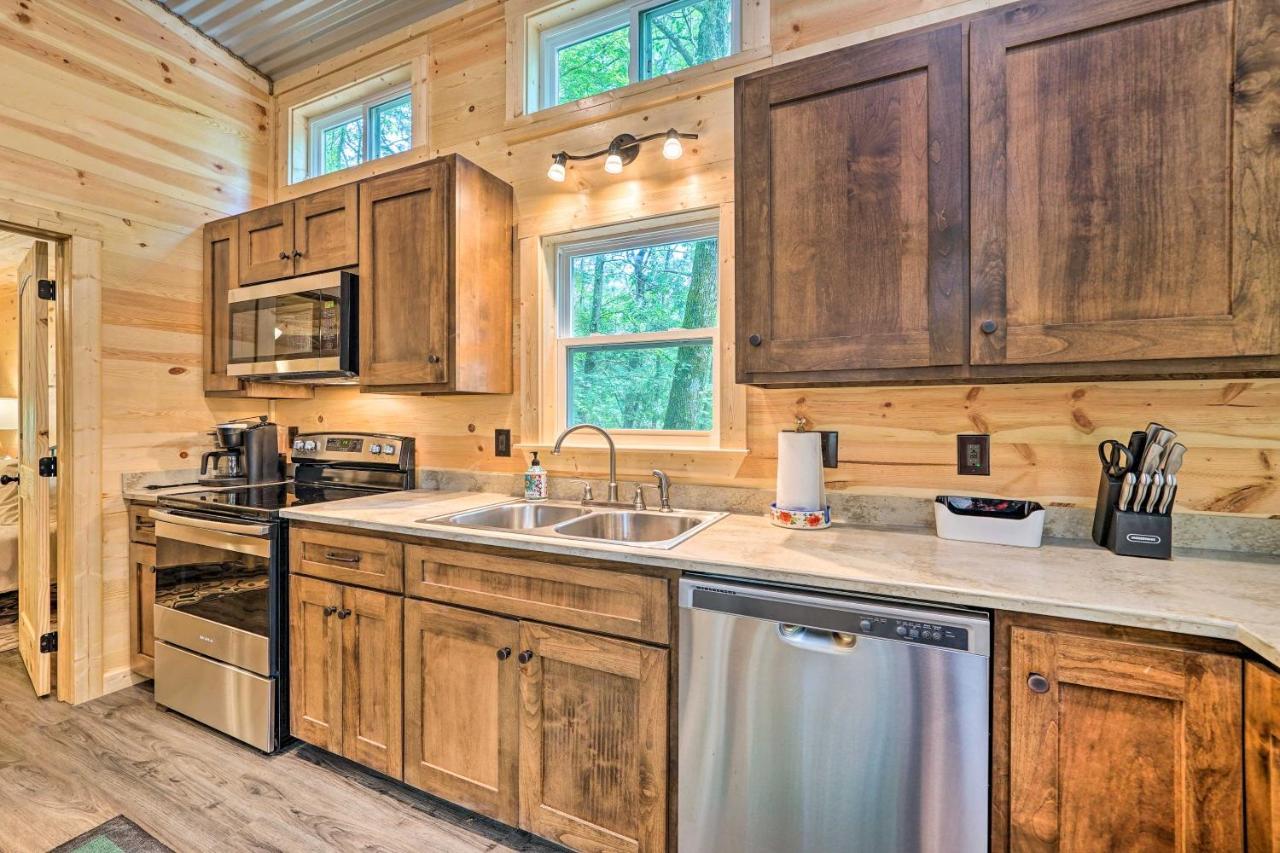 Stylish Cabin By Beavers Bend Hot Tub And Fire Pit ブロークン・ボウ エクステリア 写真