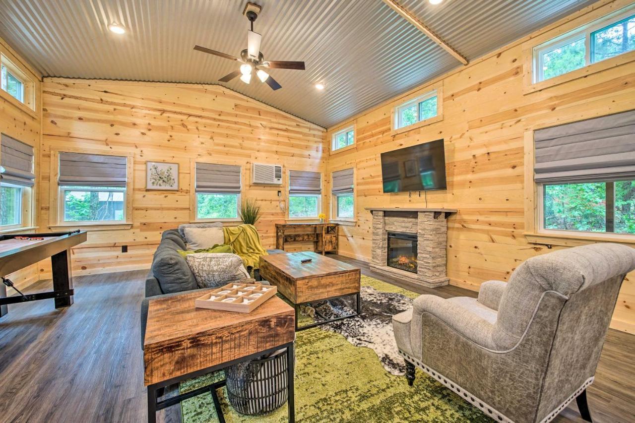 Stylish Cabin By Beavers Bend Hot Tub And Fire Pit ブロークン・ボウ エクステリア 写真