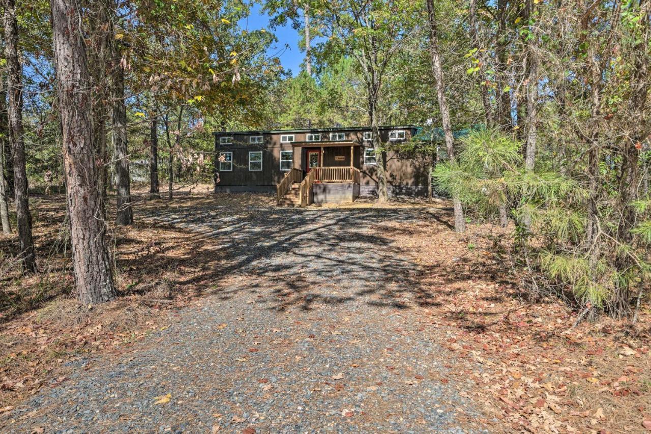 Stylish Cabin By Beavers Bend Hot Tub And Fire Pit ブロークン・ボウ エクステリア 写真